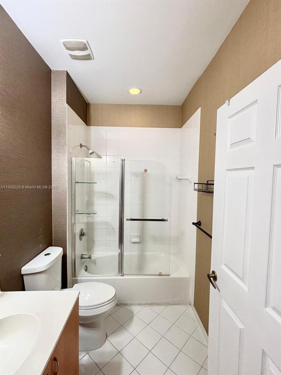 OAKLAND LAKES - Residential