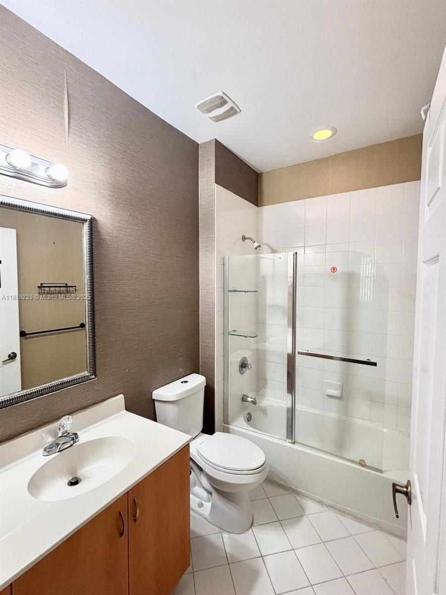 OAKLAND LAKES - Residential