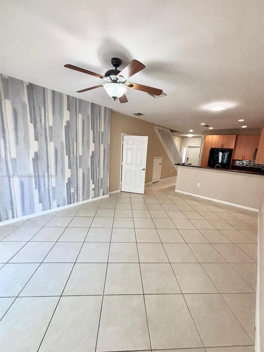 OAKLAND LAKES - Residential