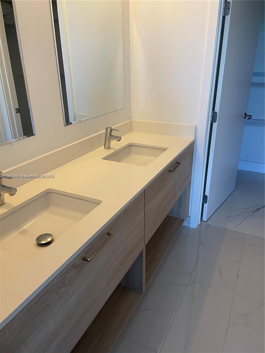 THE HARBOUR NORTH CONDO - Residential