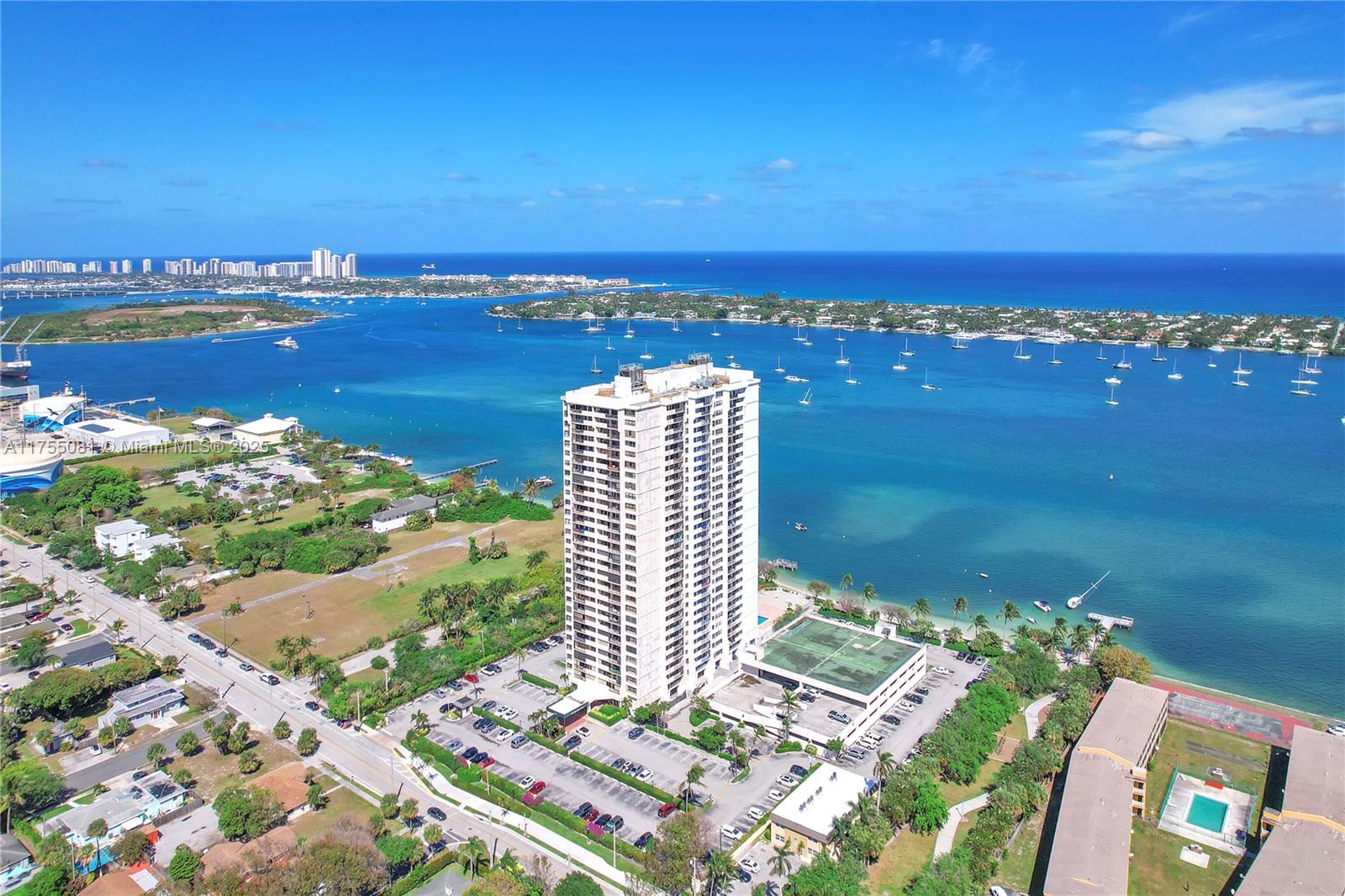 PALM BEACH HOUSE CONDO - Residential