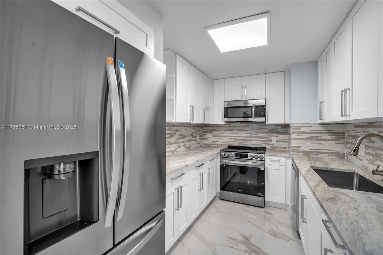 PALM BEACH HOUSE CONDO - Residential