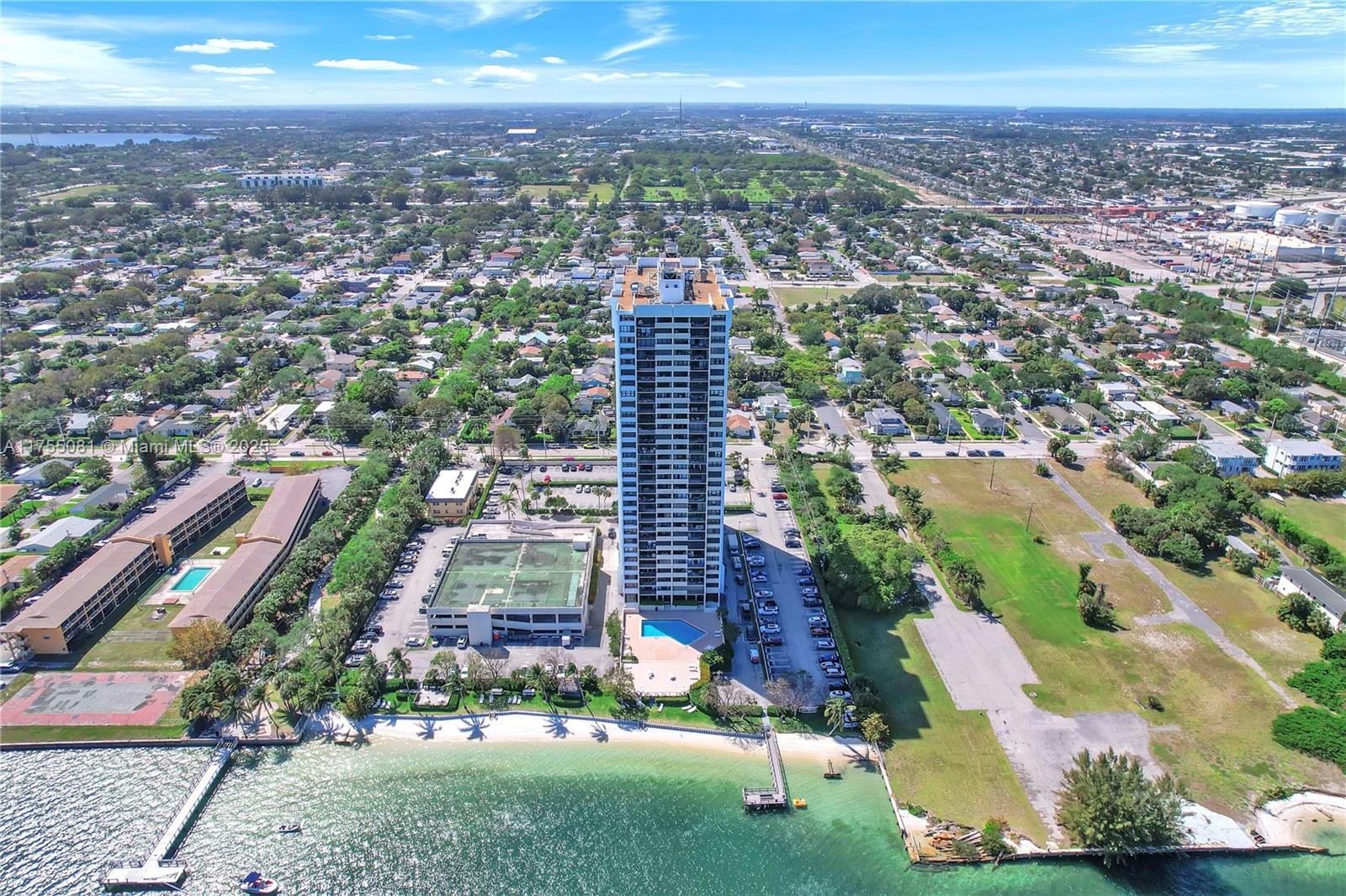 PALM BEACH HOUSE CONDO - Residential