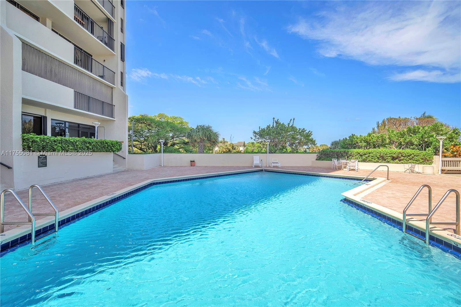 PALM BEACH HOUSE CONDO - Residential