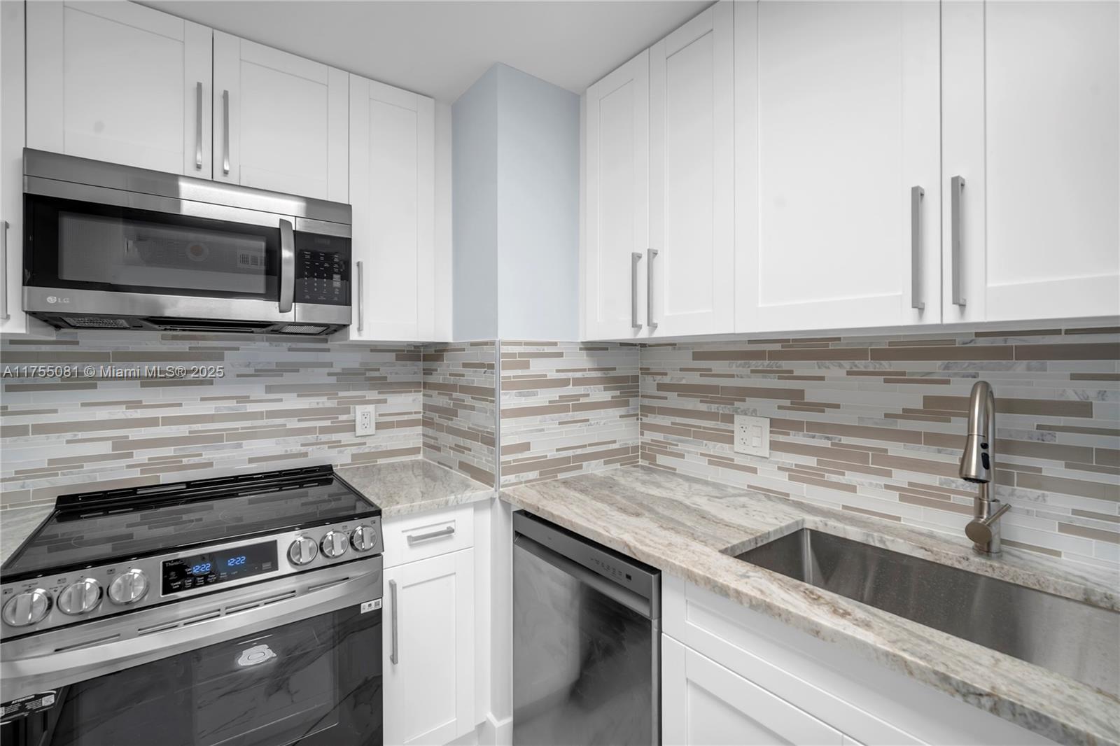 PALM BEACH HOUSE CONDO - Residential