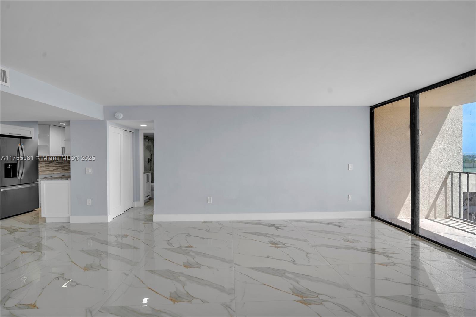 PALM BEACH HOUSE CONDO - Residential