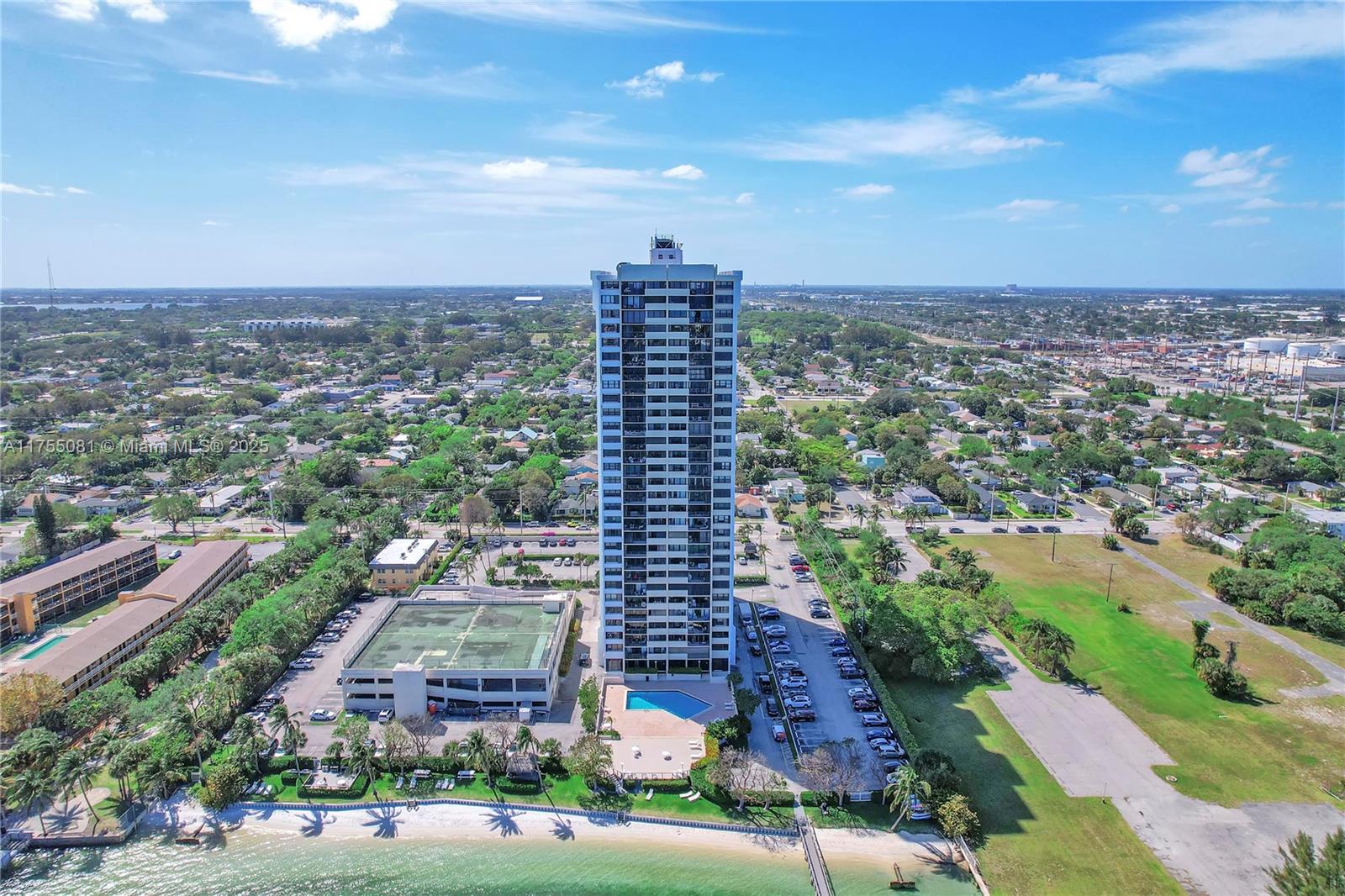 PALM BEACH HOUSE CONDO - Residential