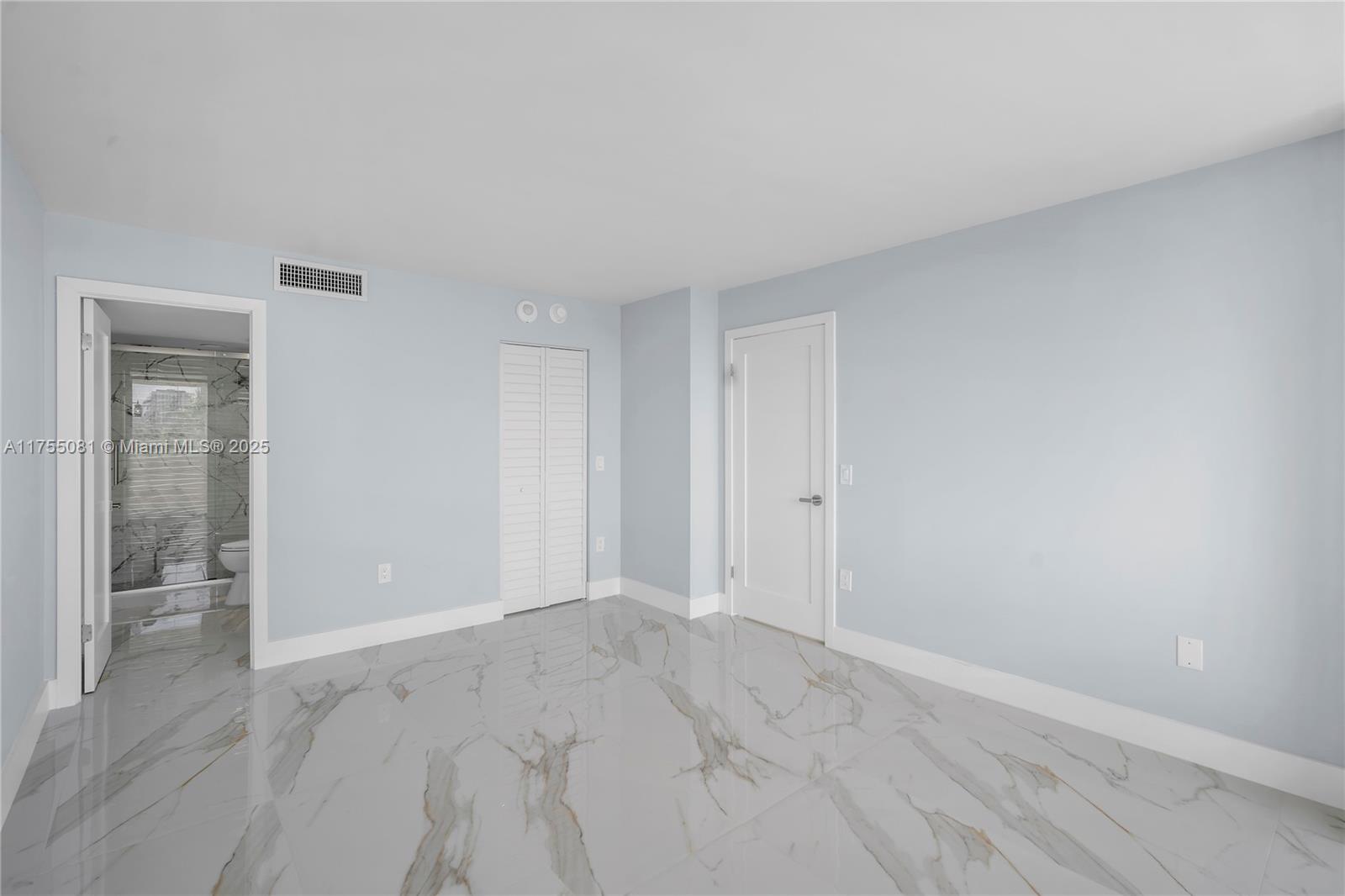 PALM BEACH HOUSE CONDO - Residential