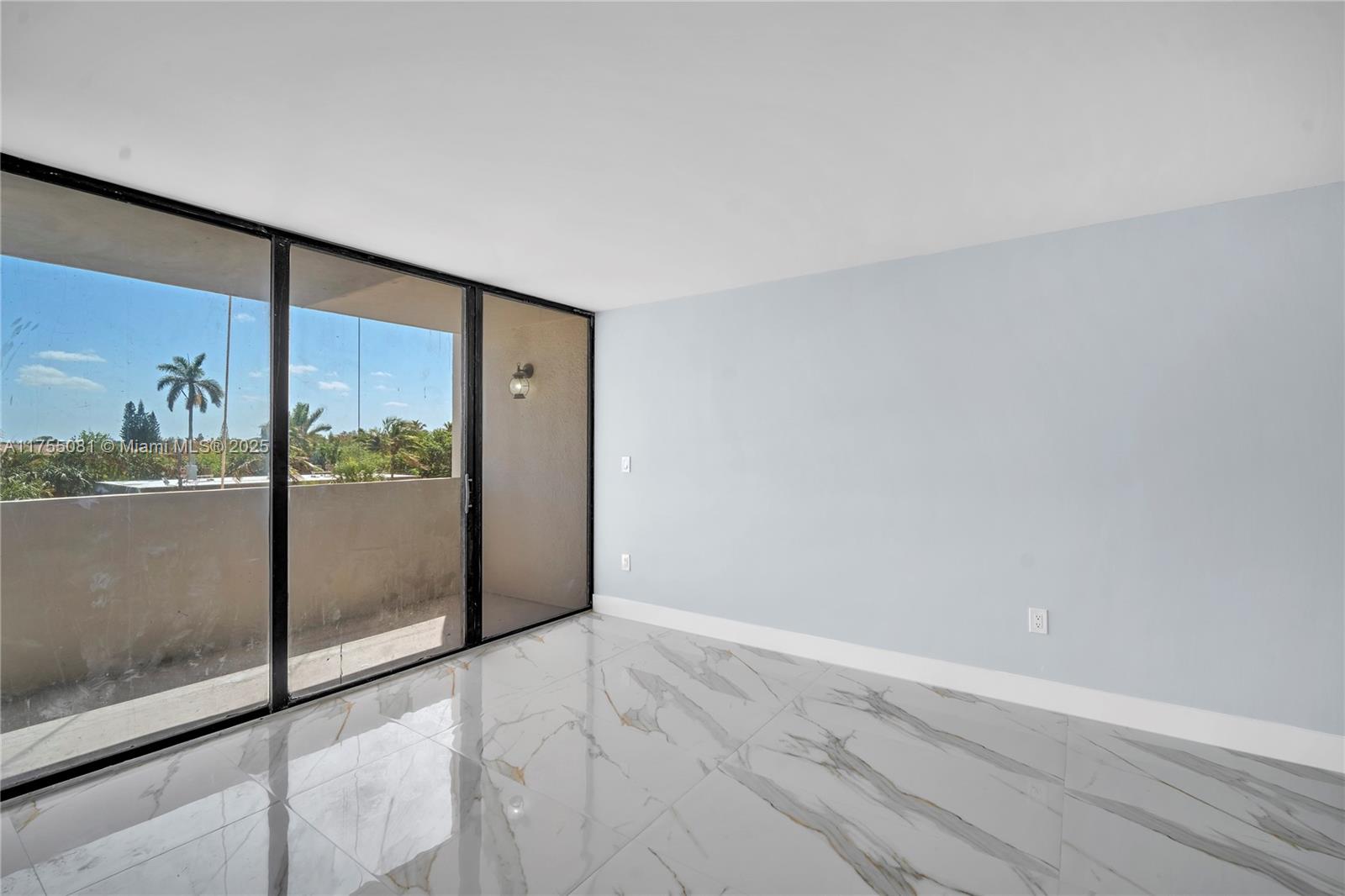 PALM BEACH HOUSE CONDO - Residential