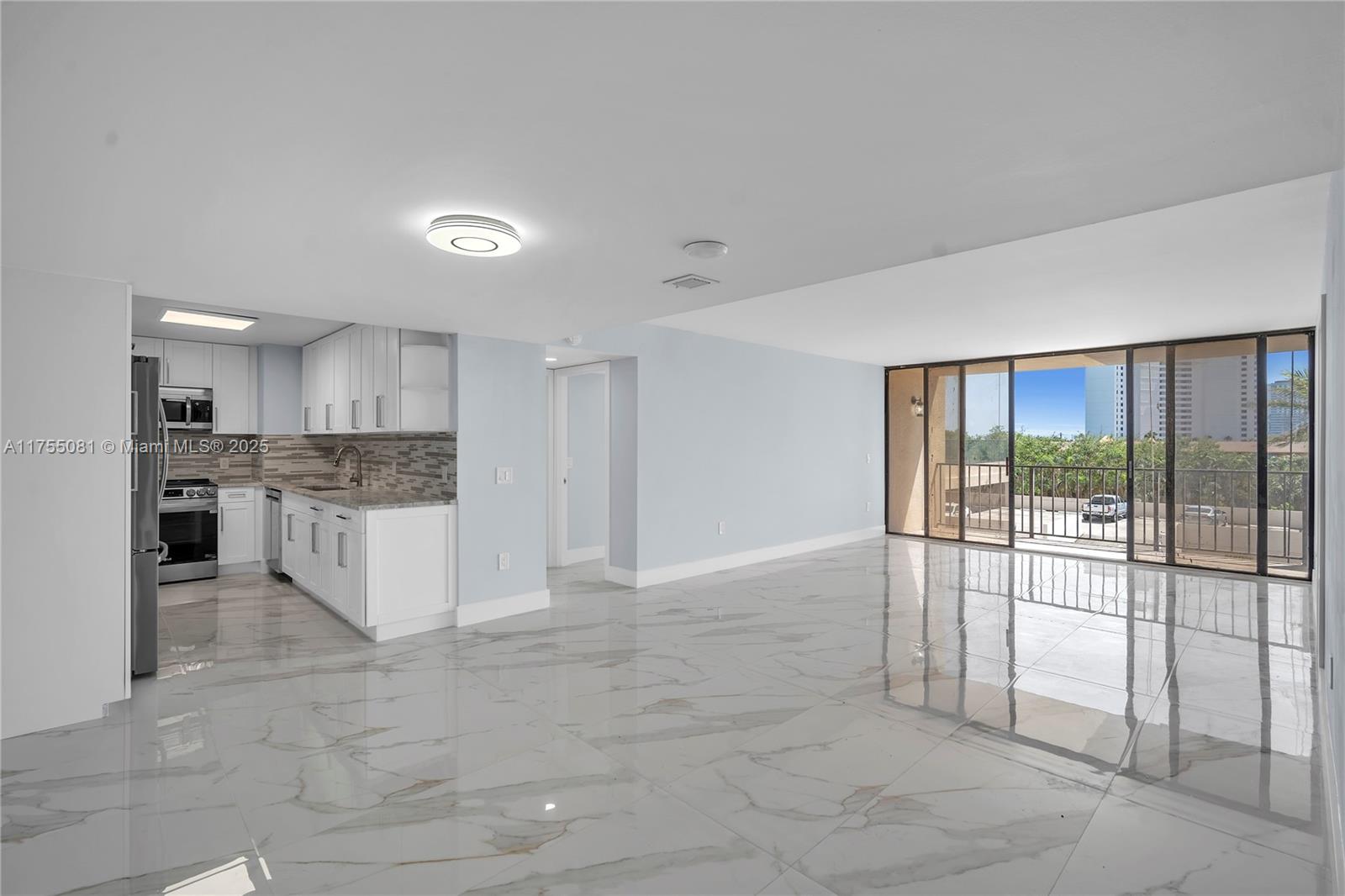 PALM BEACH HOUSE CONDO - Residential