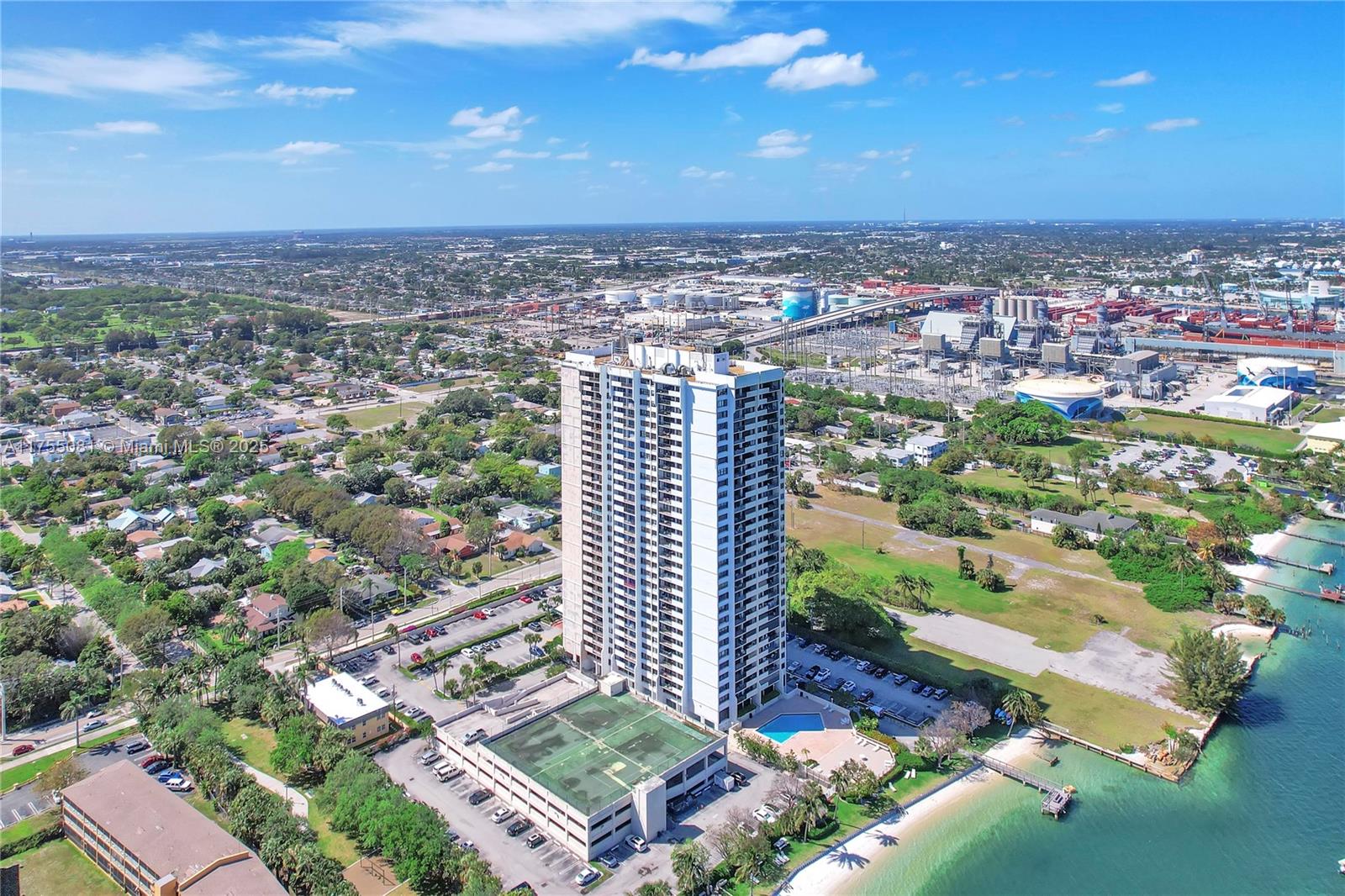 PALM BEACH HOUSE CONDO - Residential