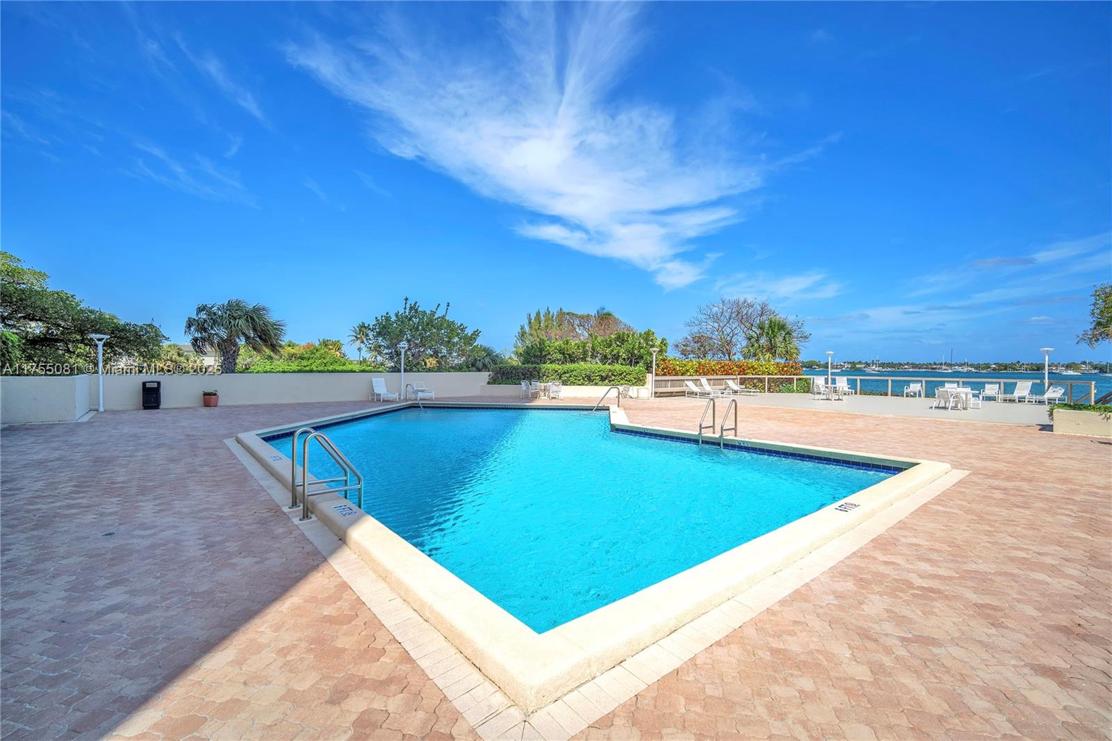 PALM BEACH HOUSE CONDO - Residential