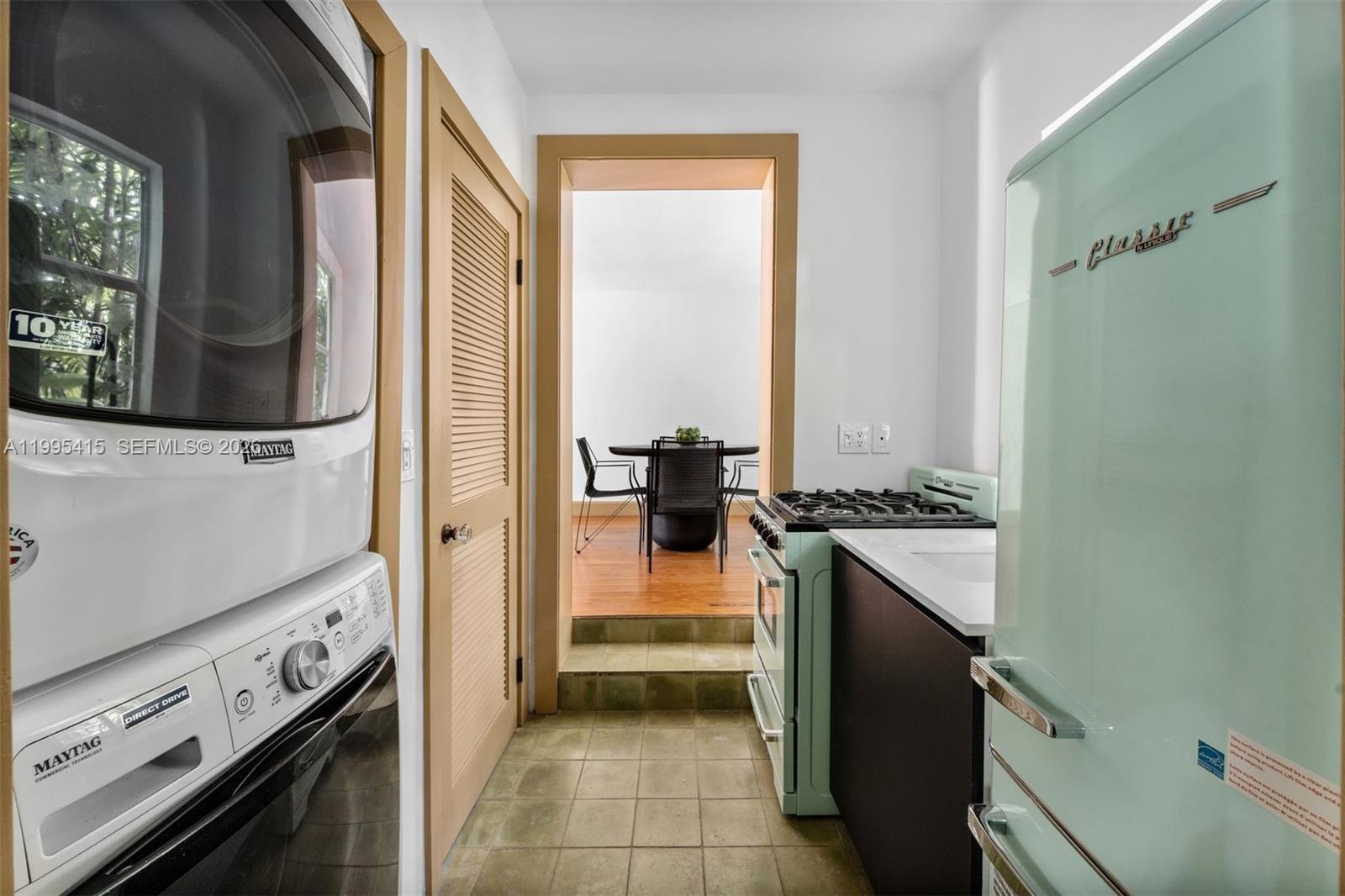 LA GORCE GOLF SUB - Residential Lease