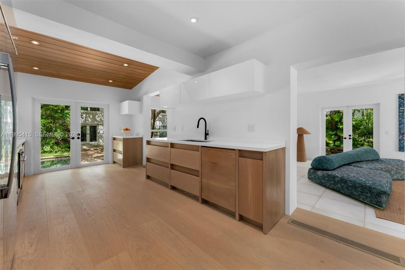 LA GORCE GOLF SUB - Residential Lease