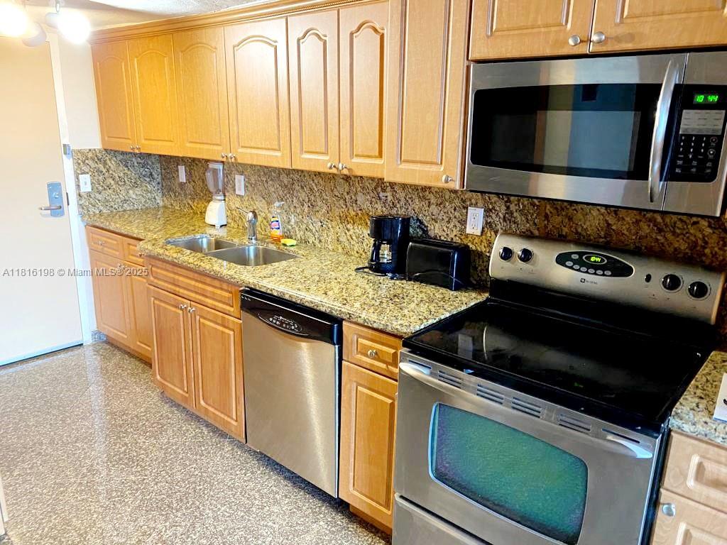 19201 Collins Ave 441