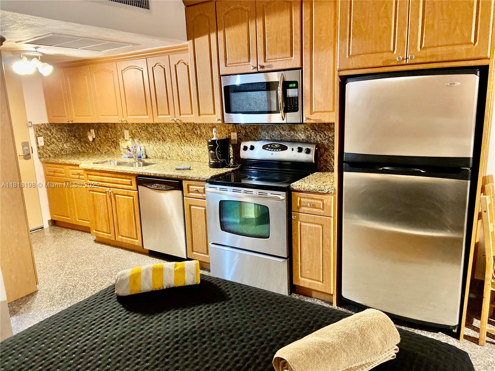 THE AVENTURA BEACH CLUB C - Residential