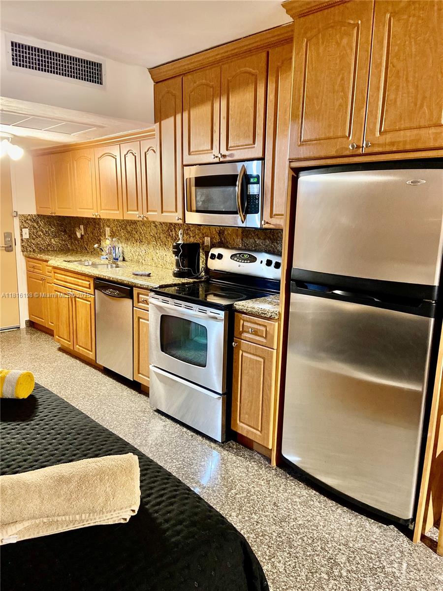 19201 Collins Ave 441