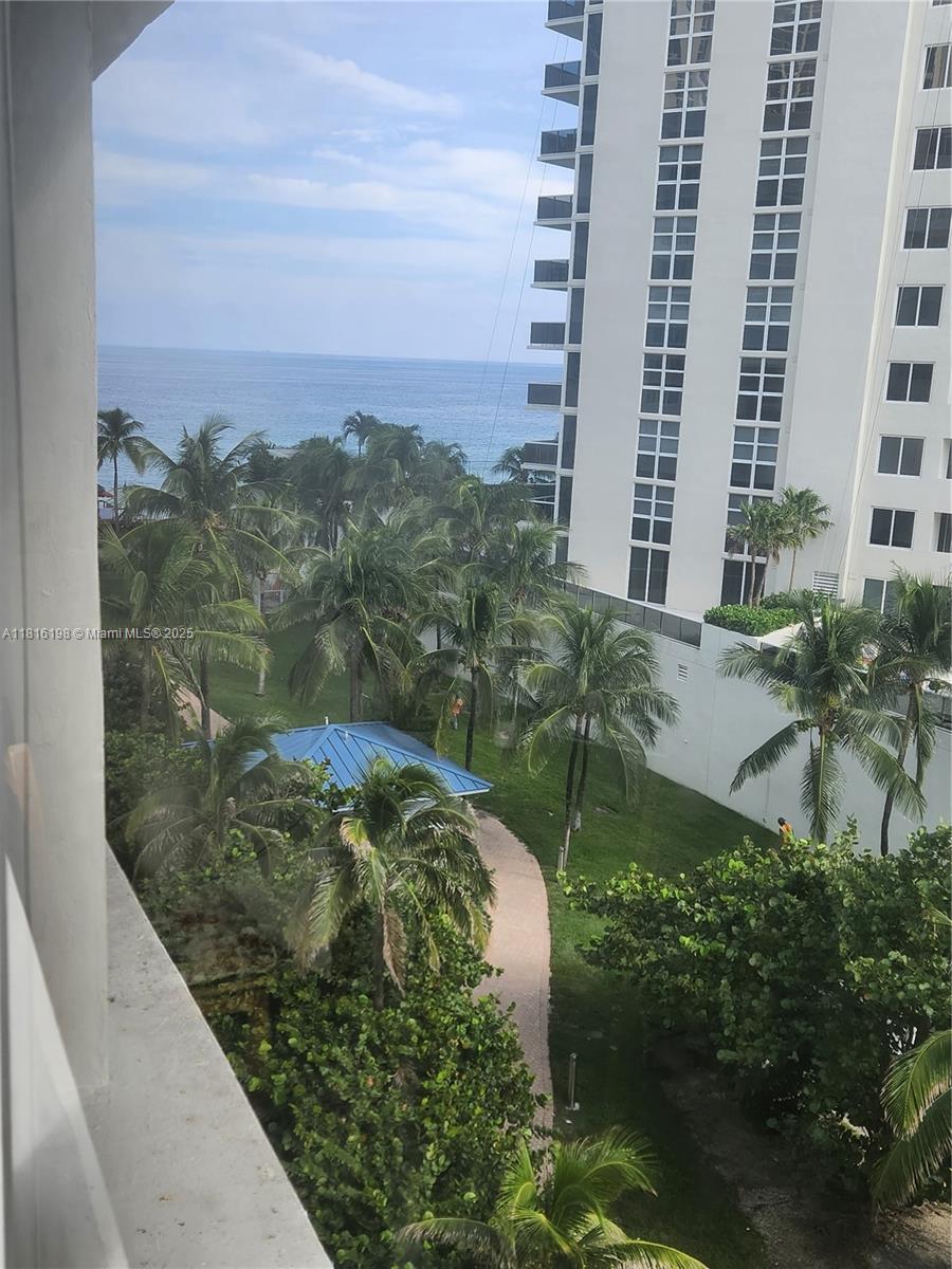 THE AVENTURA BEACH CLUB C - Residential