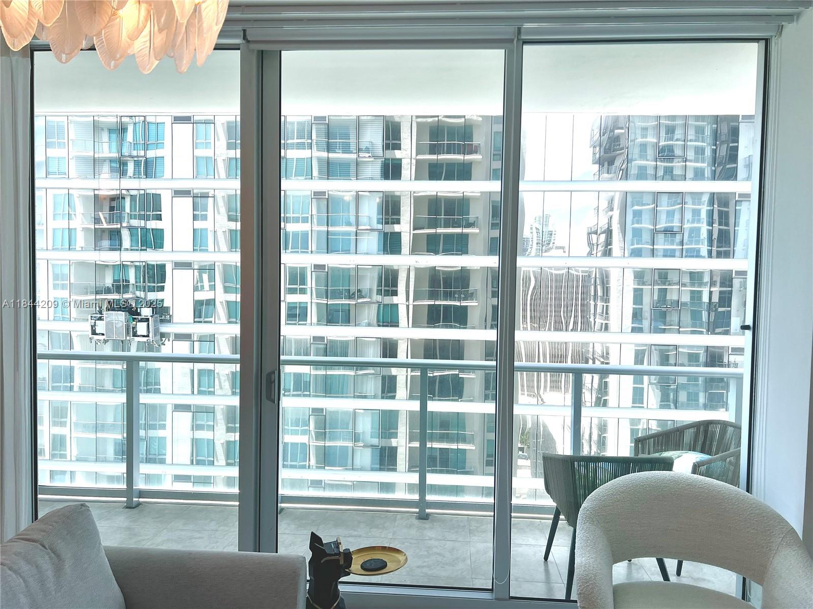 MET 1 CONDO - Residential