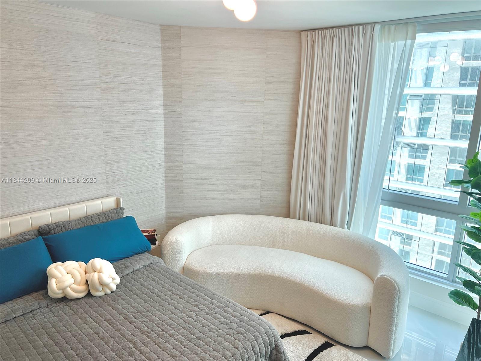 MET 1 CONDO - Residential