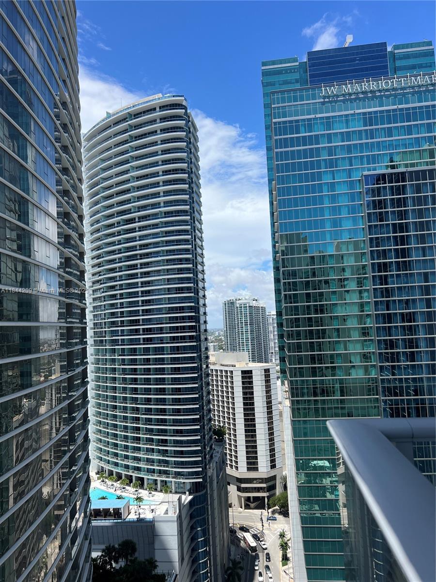 MET 1 CONDO - Residential