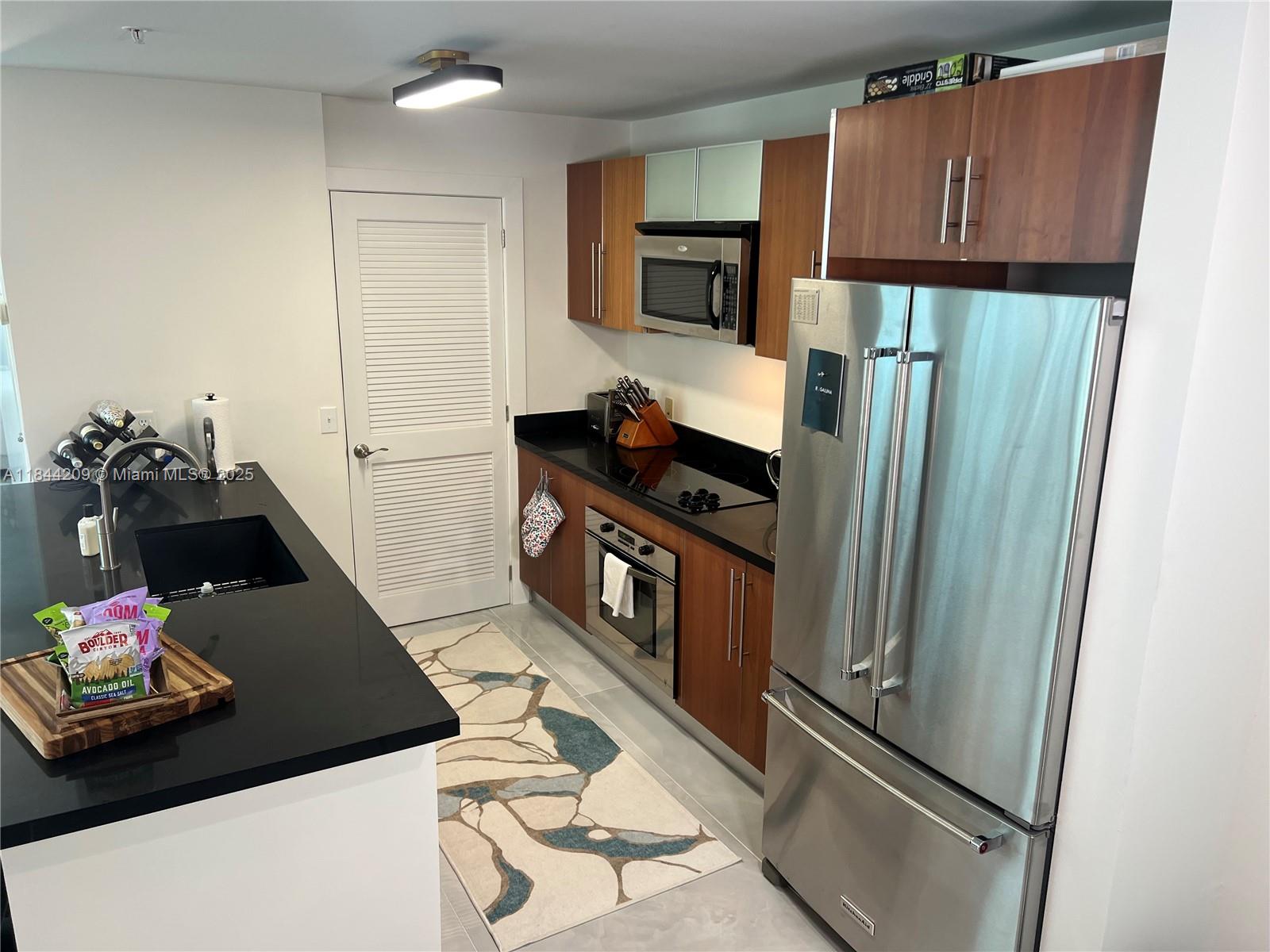 MET 1 CONDO - Residential