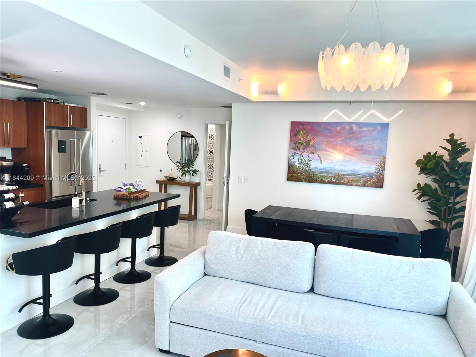 MET 1 CONDO - Residential