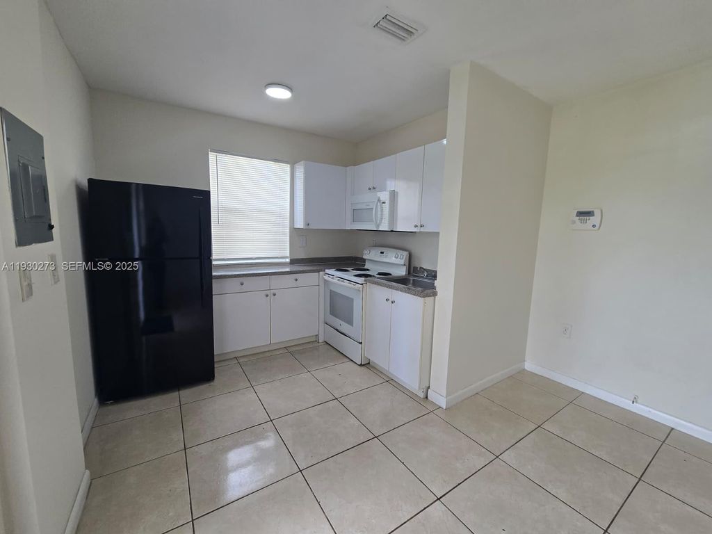 Photo of 609 NW 7th Ave #12, Hallandale Beach, FL 33009 (MLS # A11930273)