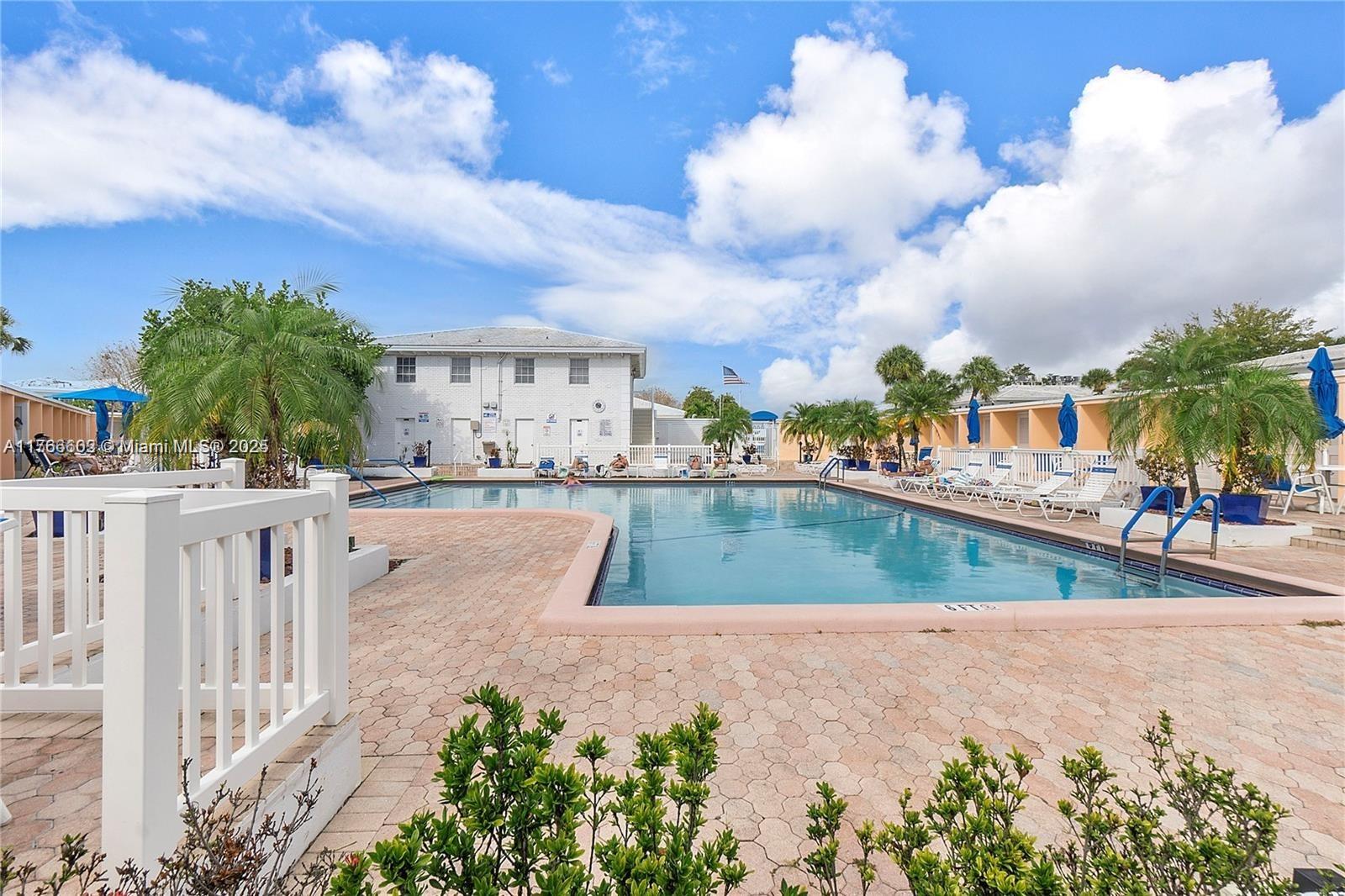 IMPERIAL POINT COLONNADES - Residential