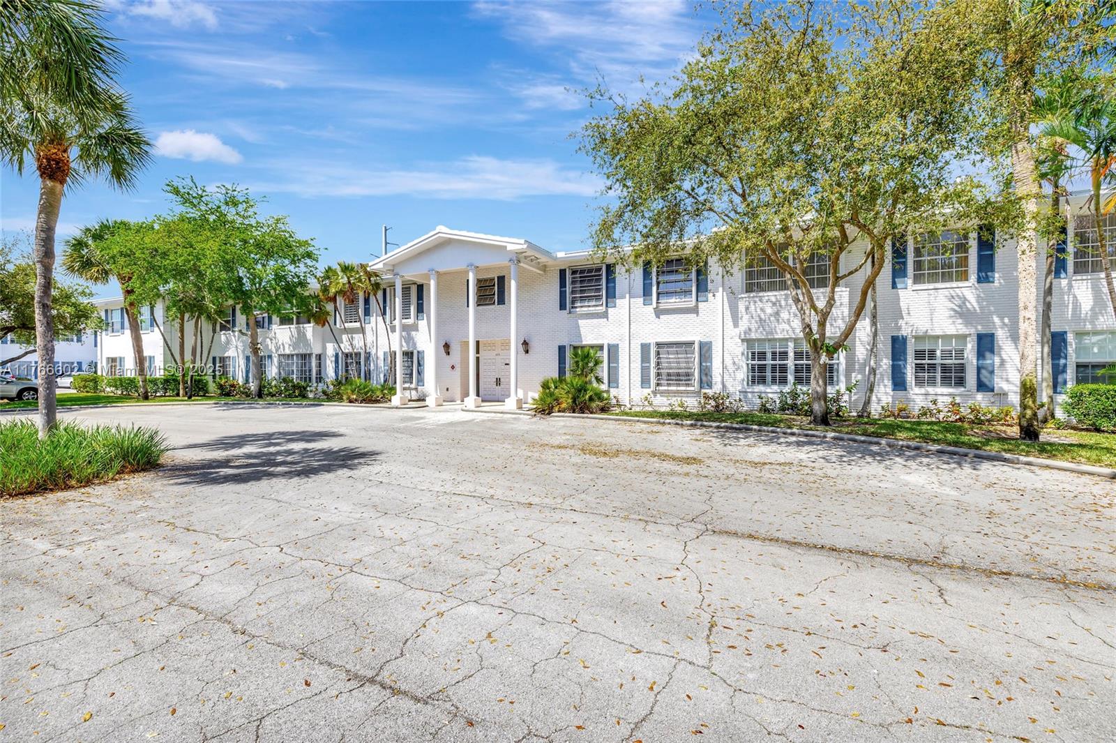 IMPERIAL POINT COLONNADES - Residential