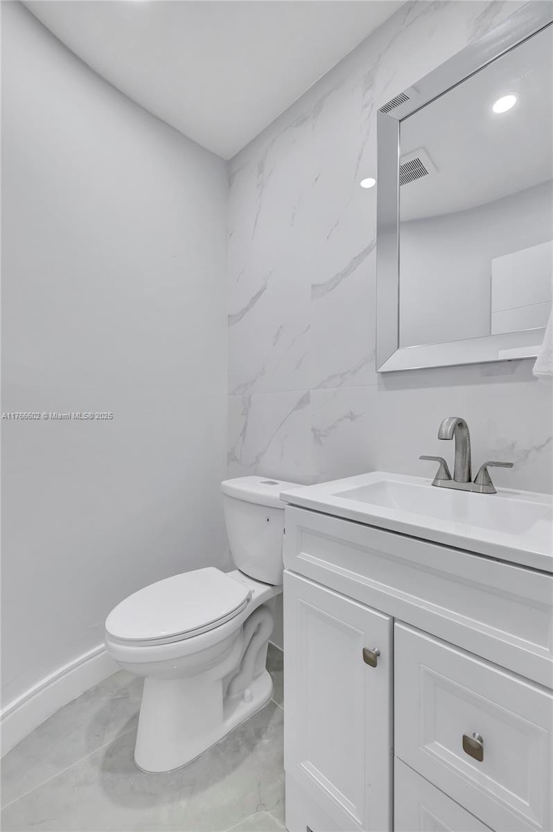 IMPERIAL POINT COLONNADES - Residential
