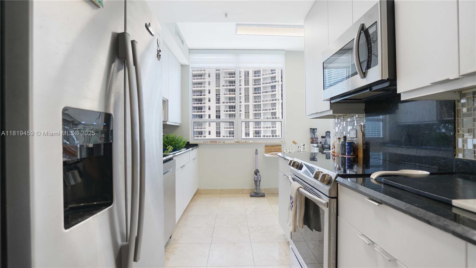 COURTS BRICKELL KEY CONDO - Residential