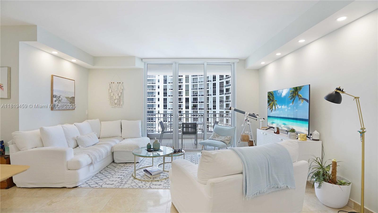 COURTS BRICKELL KEY CONDO - Residential
