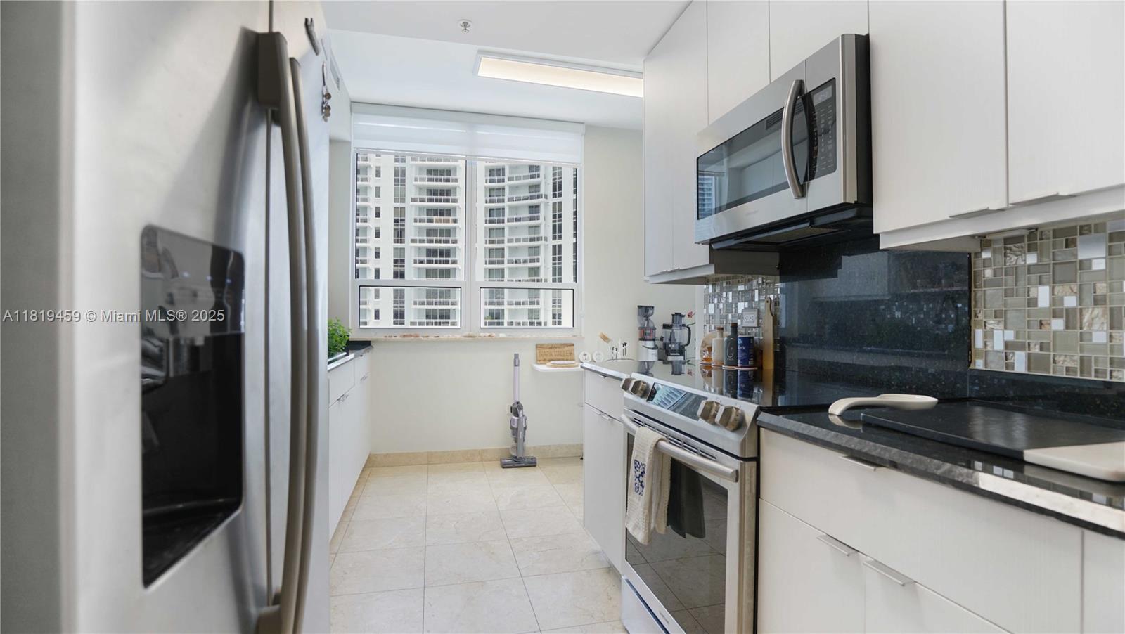 COURTS BRICKELL KEY CONDO - Residential