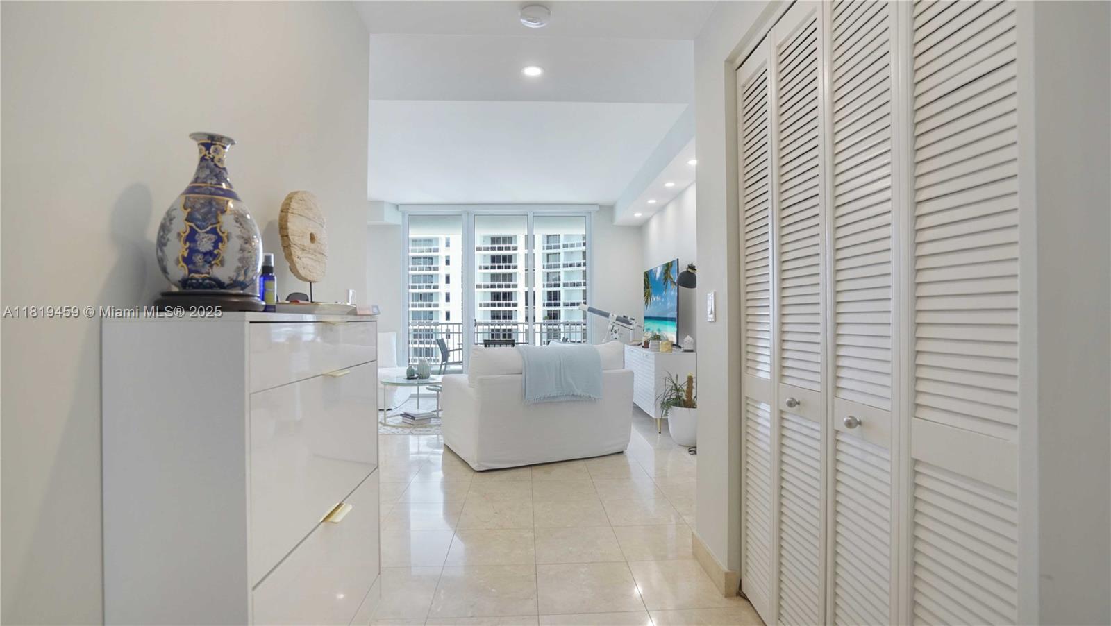 COURTS BRICKELL KEY CONDO - Residential