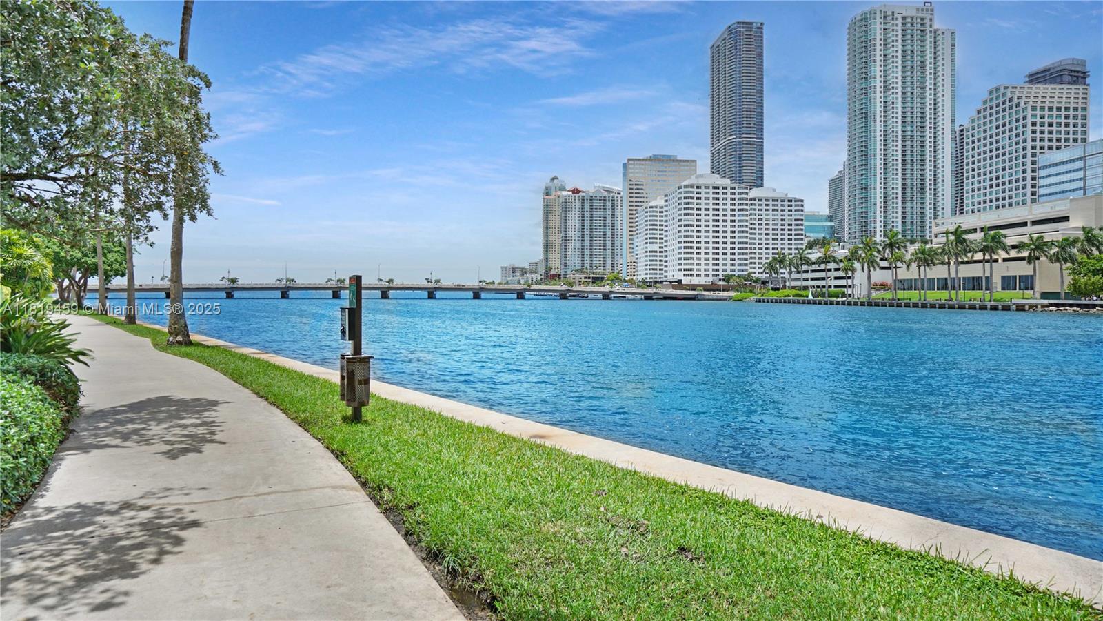 COURTS BRICKELL KEY CONDO - Residential