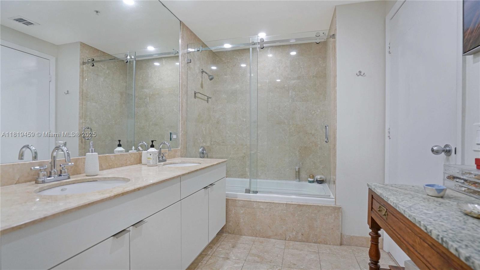 COURTS BRICKELL KEY CONDO - Residential