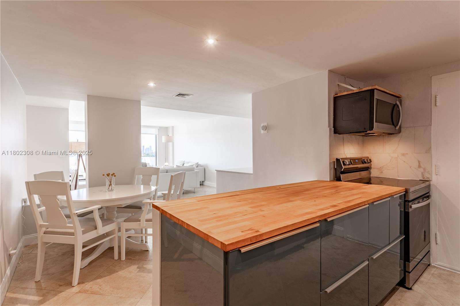 MIRADOR 1200 CONDO - Residential
