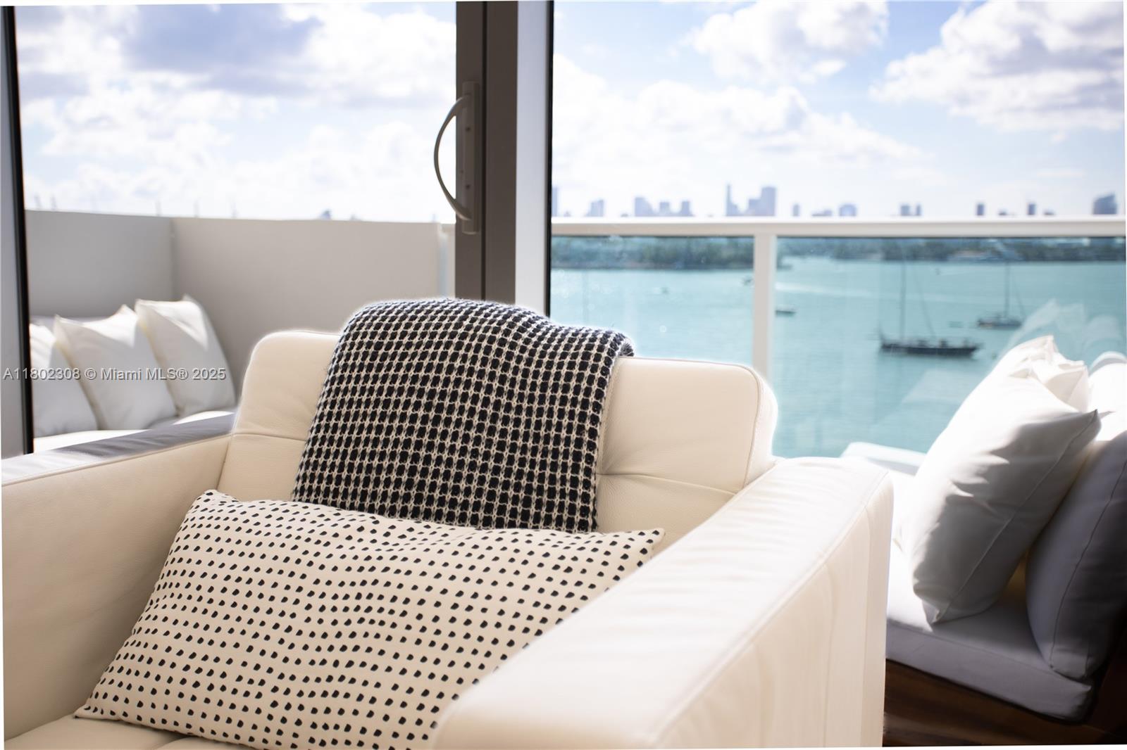 MIRADOR 1200 CONDO - Residential