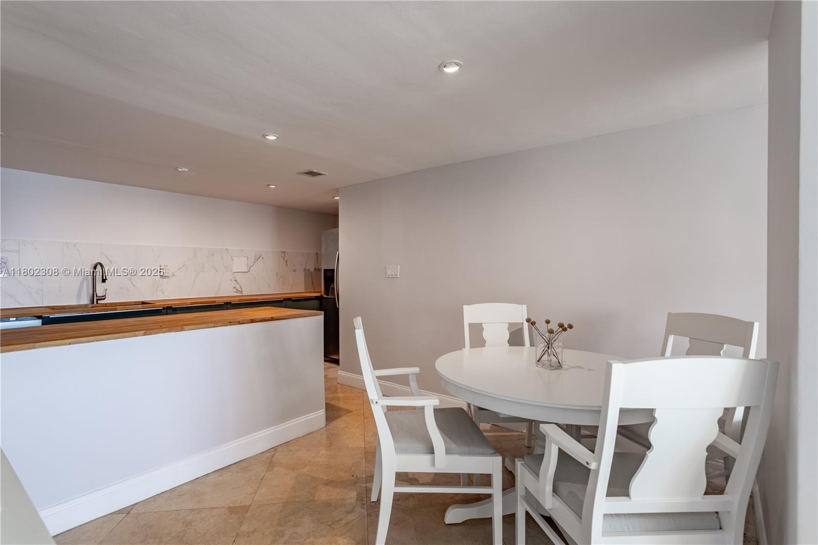 MIRADOR 1200 CONDO - Residential