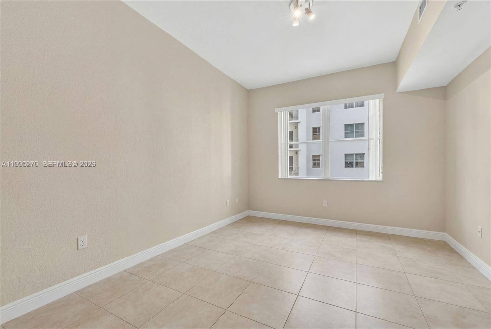 RADIUS CONDO - Residential Lease