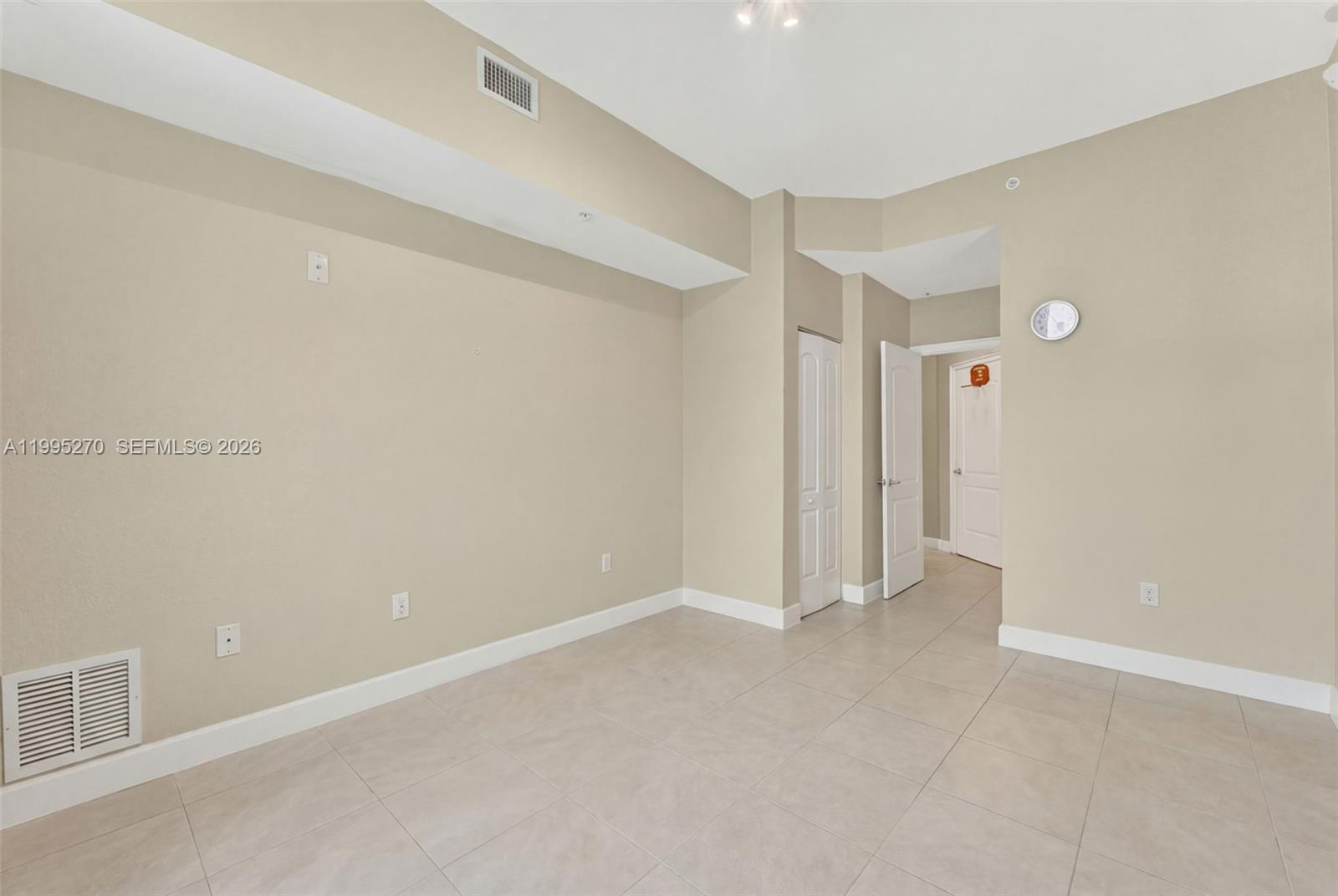 RADIUS CONDO - Residential Lease