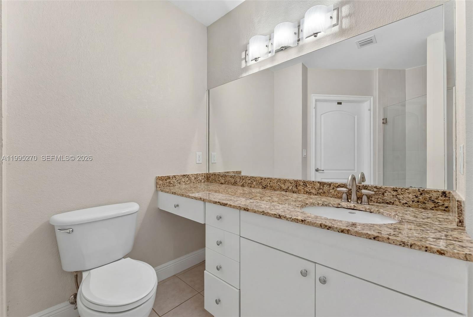 RADIUS CONDO - Residential Lease