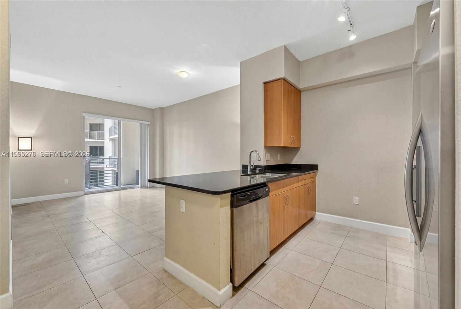 RADIUS CONDO - Residential Lease