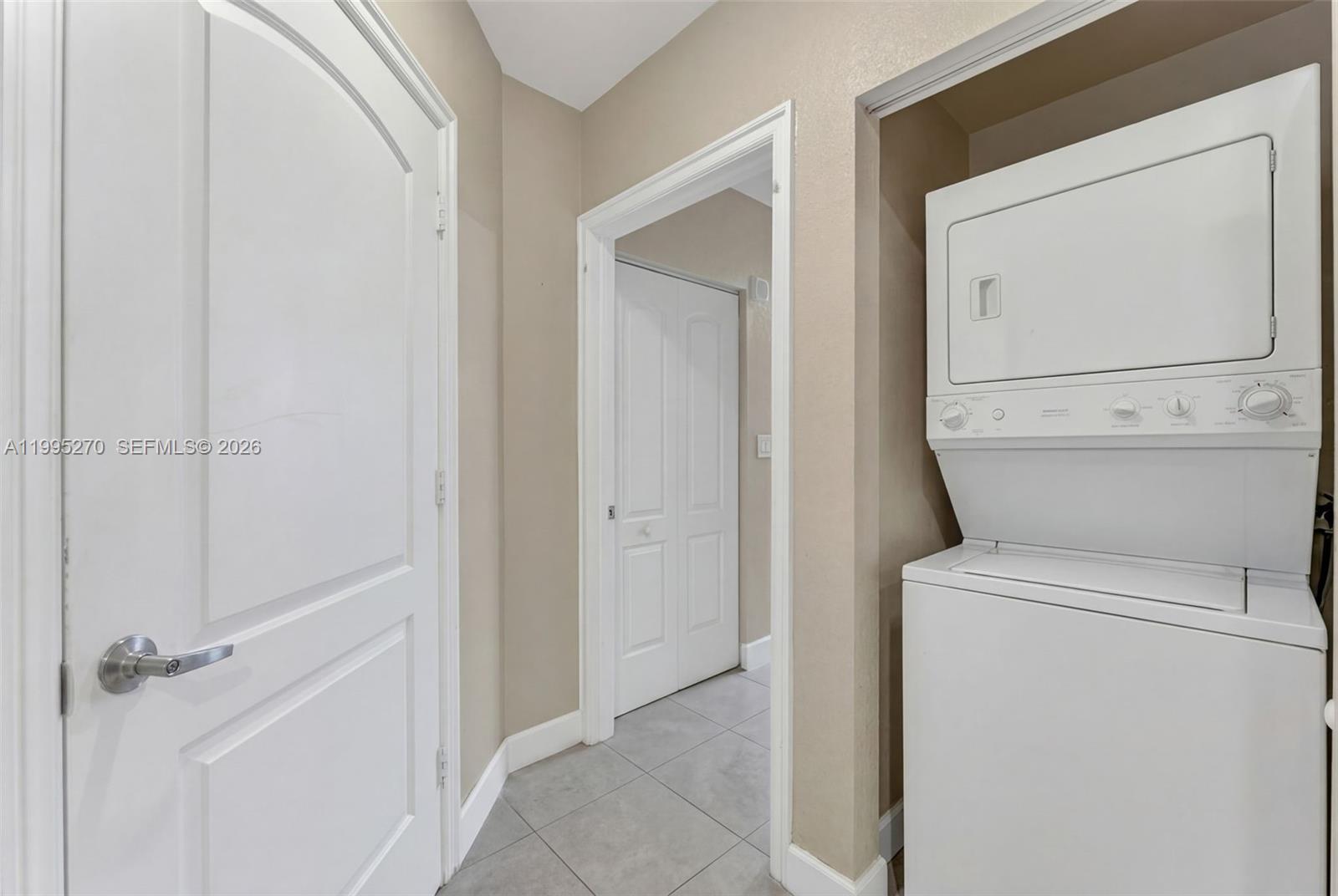 RADIUS CONDO - Residential Lease