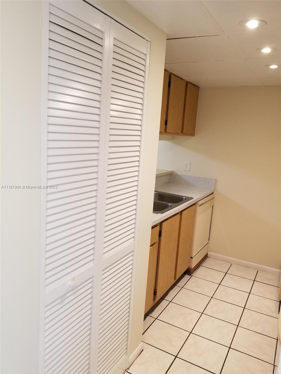 COUNTRY GARDENS CONDO - Residential