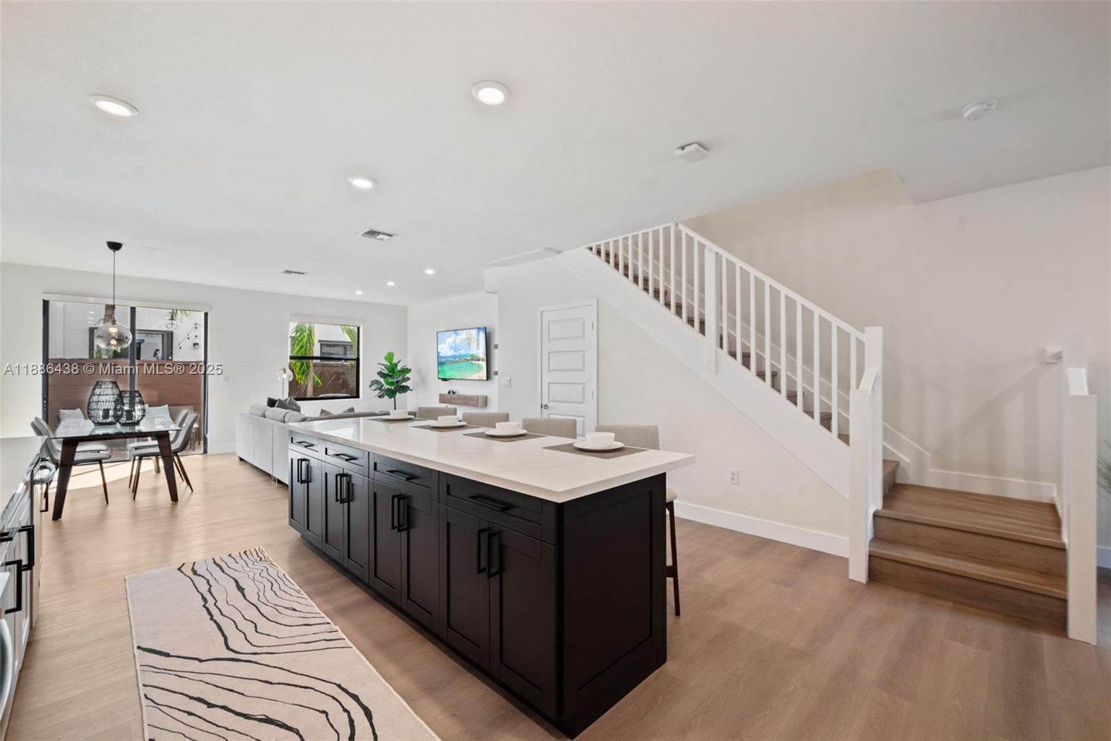 DUNNWOODY LAKE - Residential