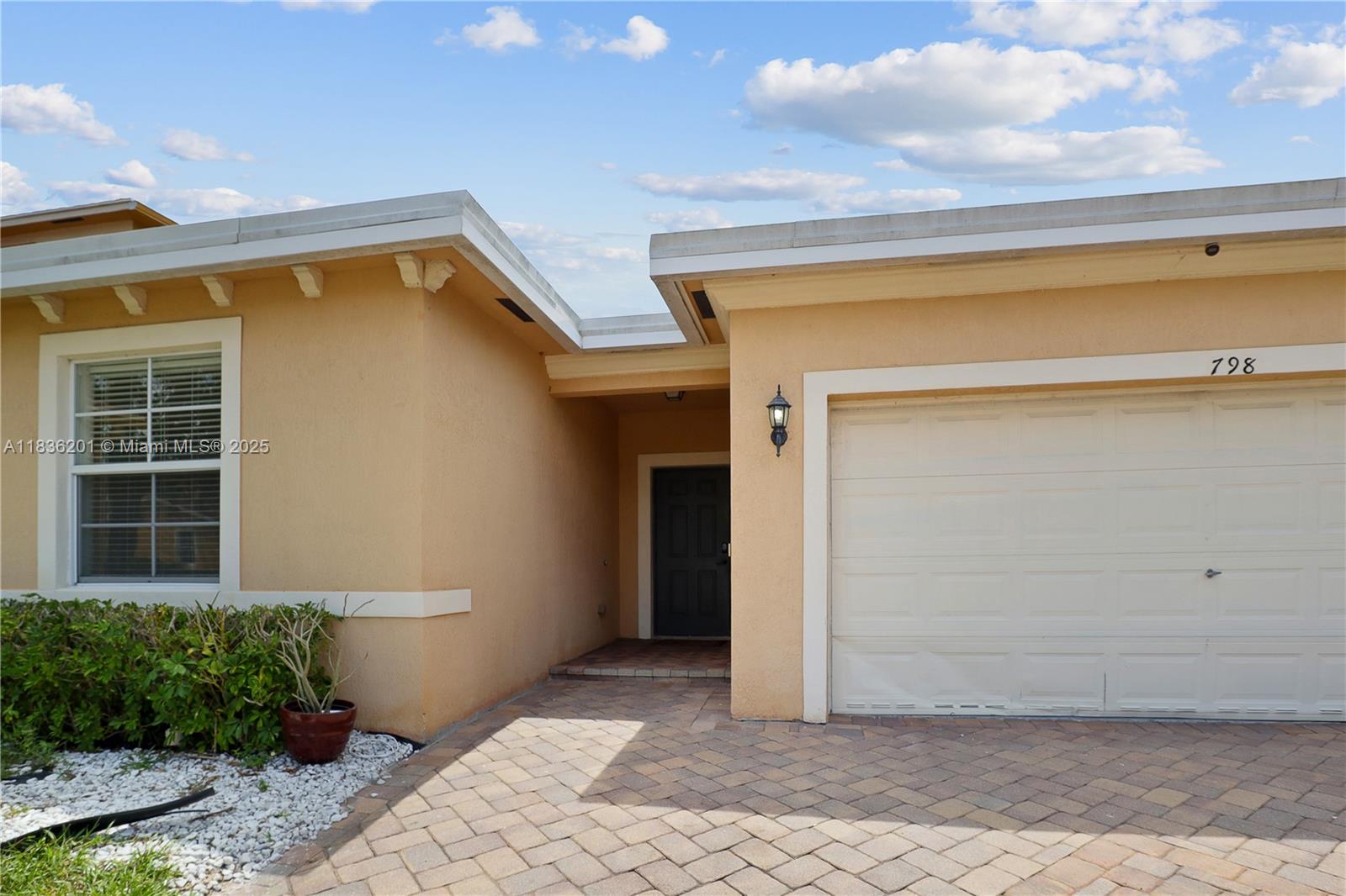 798 Quartz Ter, Palm Beach, FL, 33413/$499,900 4 798 Quartz Ter