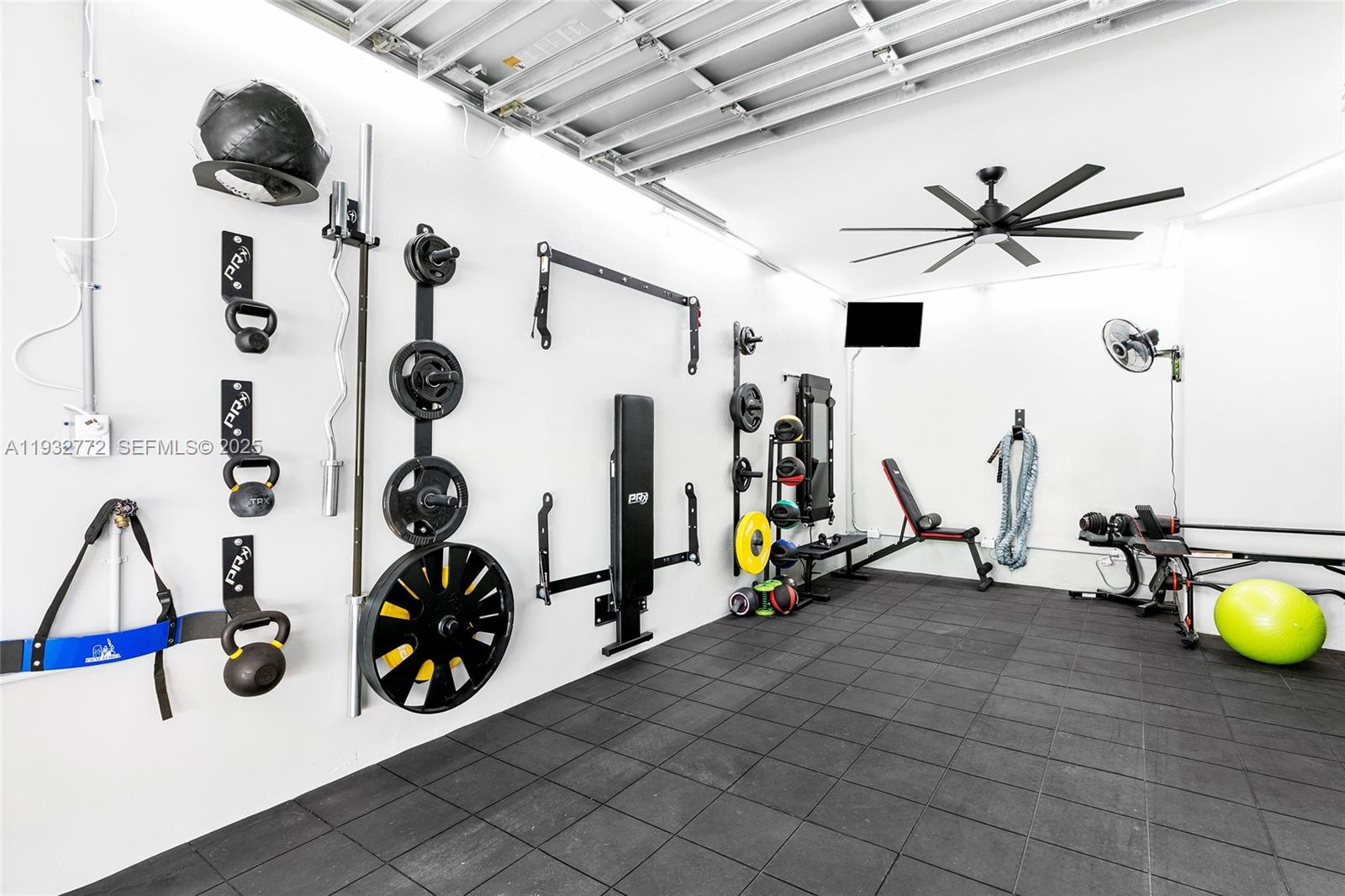 ONE BAY CONDO - Residential