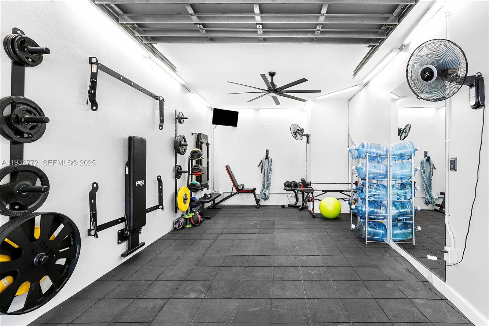 ONE BAY CONDO - Residential